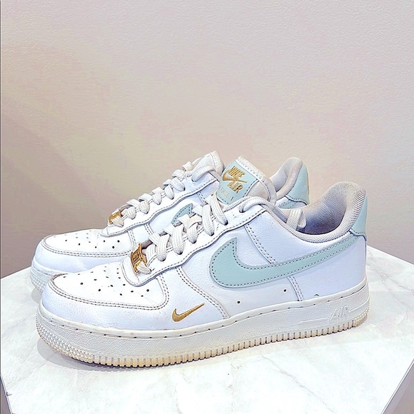 🔥Nike Air Force 1 White and Mint Sneakers🔥 - Picture 1 of 4